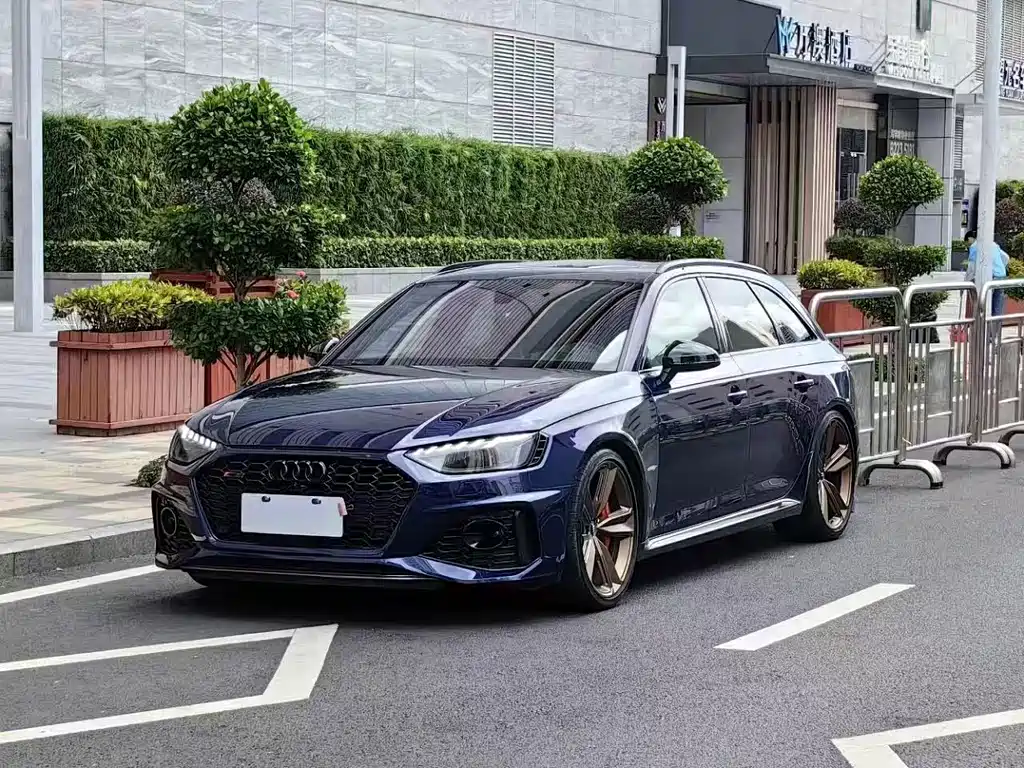 Audi RS 4 2020 — фото 1