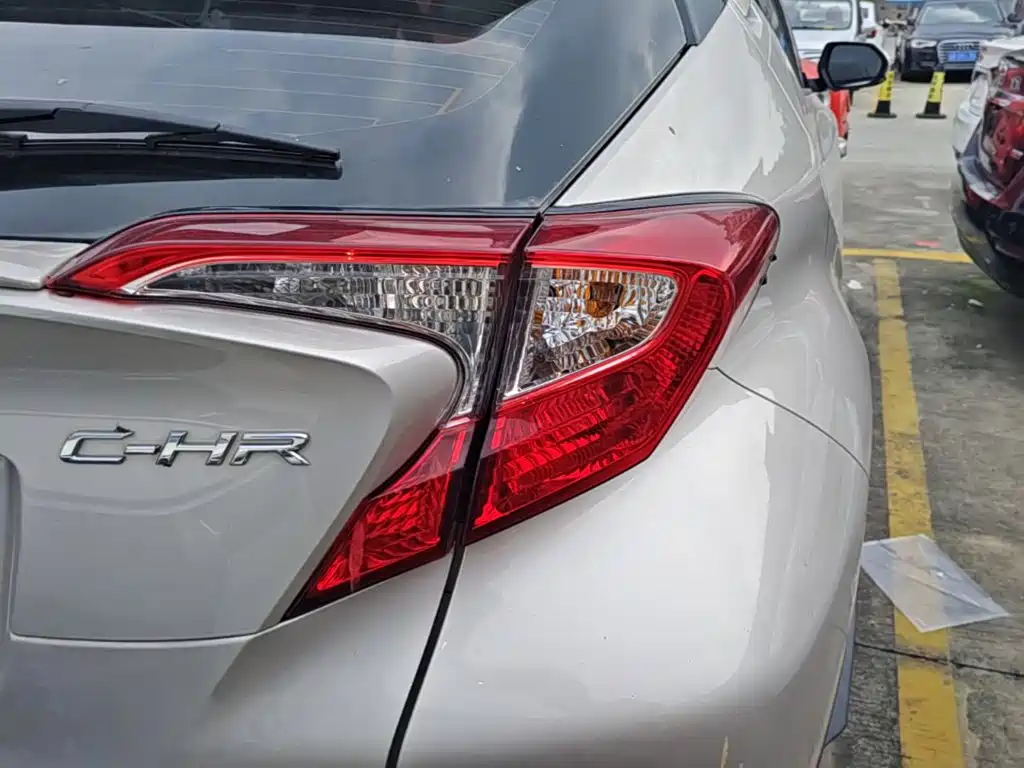 Toyota C-HR 2020 — фото 8