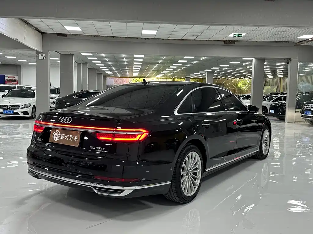 Audi A8 2020 — фото 9