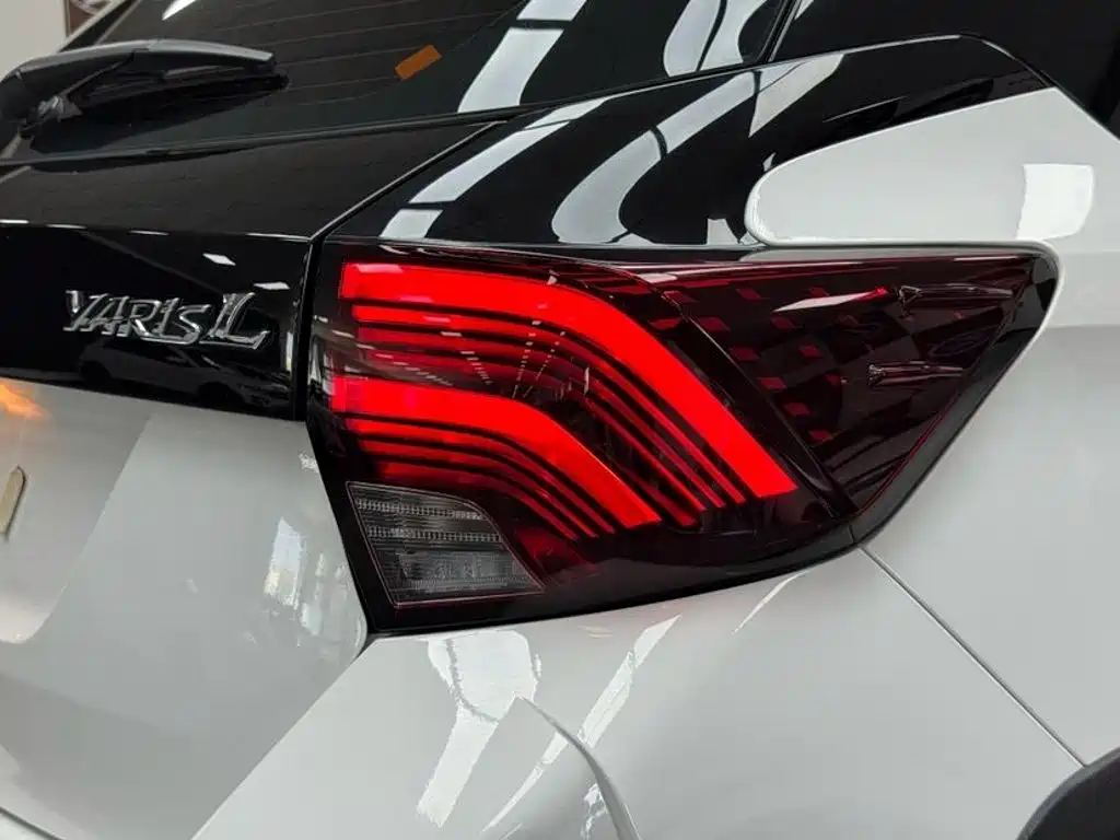 Toyota Yaris L 2023 — фото 20