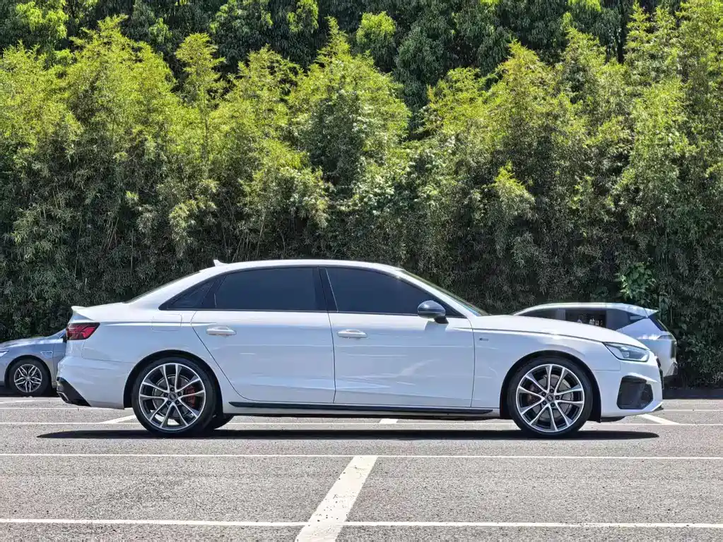 Audi A4L 2023 — фото 3