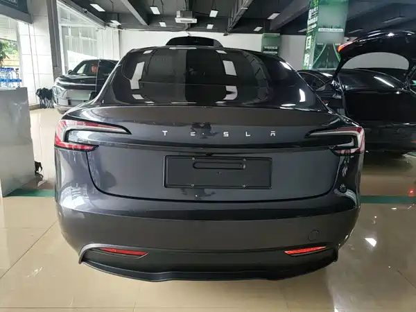 Tesla Model 3 2024
