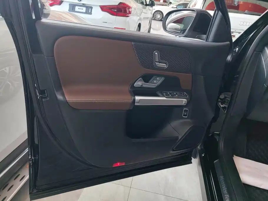 Mercedes-Benz GLB 2024