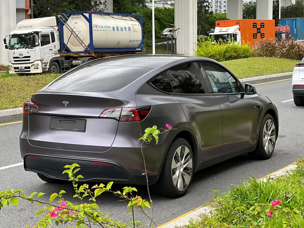 Tesla Model Y 2022 — фото 7