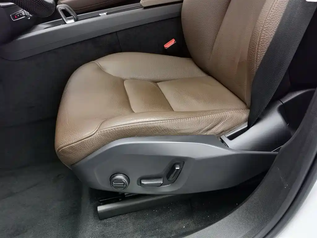Volvo XC60 2021 — фото 20
