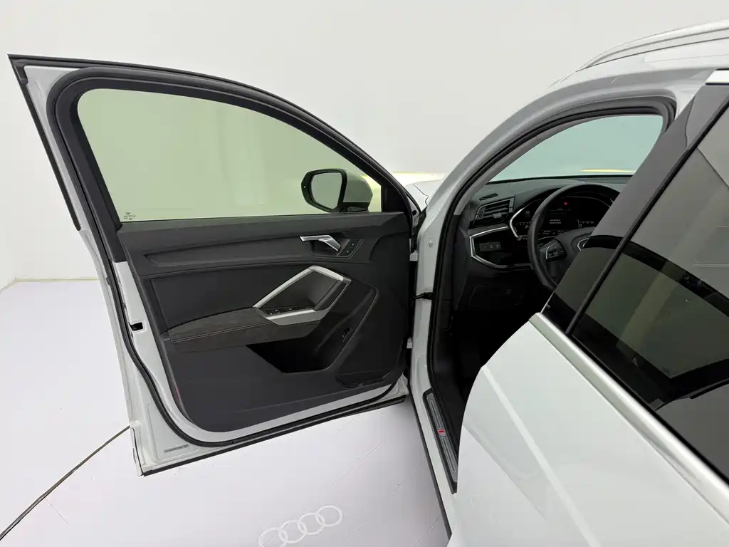 Audi Q3 2022 — фото 23