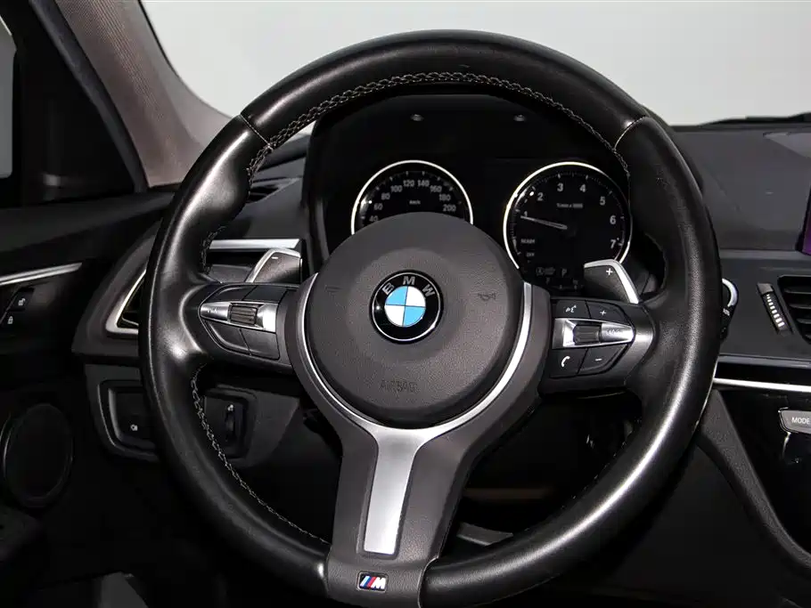 BMW 1 Series 2019 — фото 14