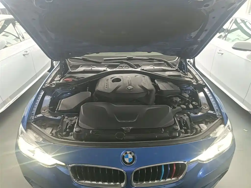 BMW 3 Series 2018 — фото 20