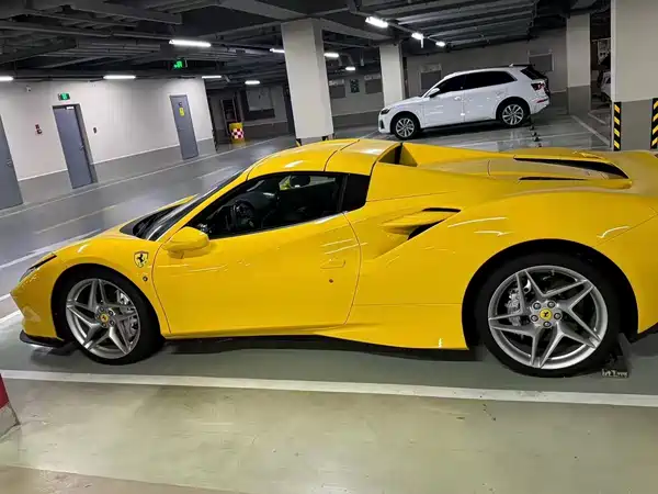 Ferrari F8 2022