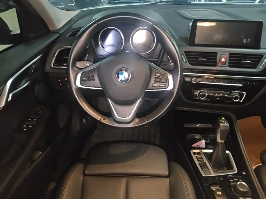 BMW 1 Series 2018 — фото 11
