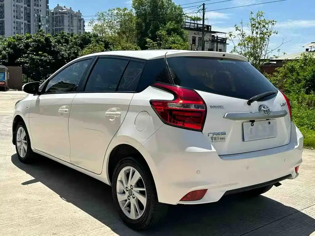 Toyota Yaris L 2017 — фото 9