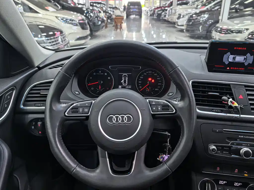 Audi Q3 2019 — фото 10