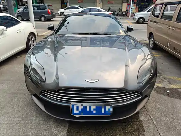 Aston Martin DB11 2020