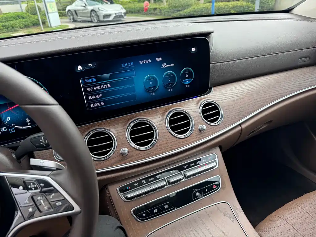 Mercedes-Benz E-Class 2022 — фото 12