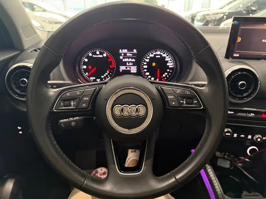 Audi Q2L 2023 — фото 13