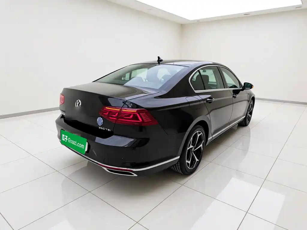 Volkswagen Magotan 2025