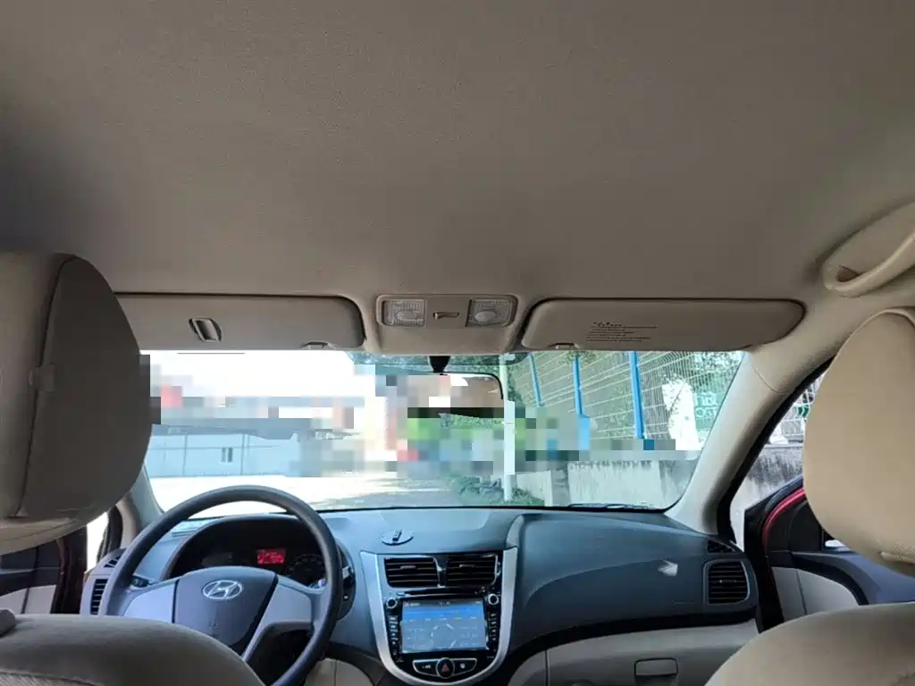 Hyundai Verna 2015 — фото 18