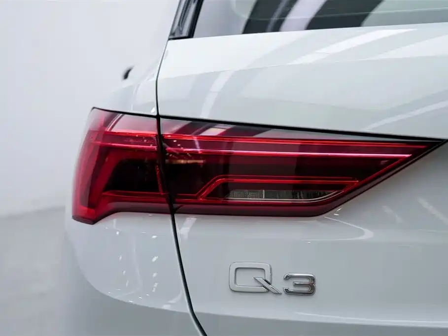 Audi Q3 2020 — фото 15