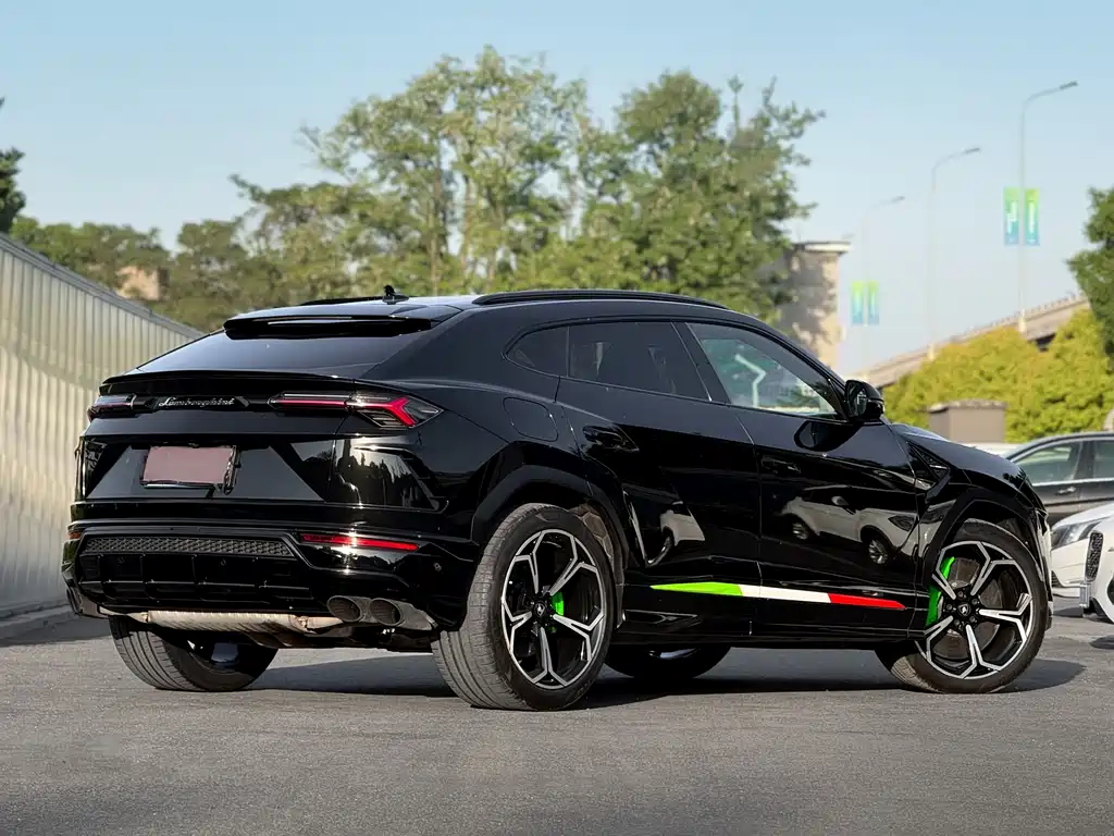 Lamborghini Urus 2019 — фото 18