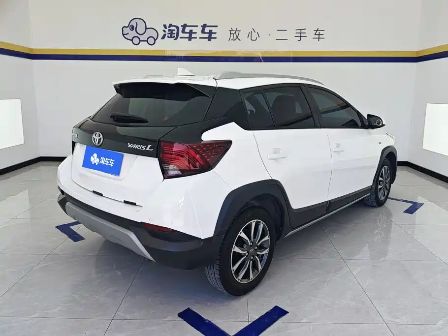 Toyota Yaris L 2022
