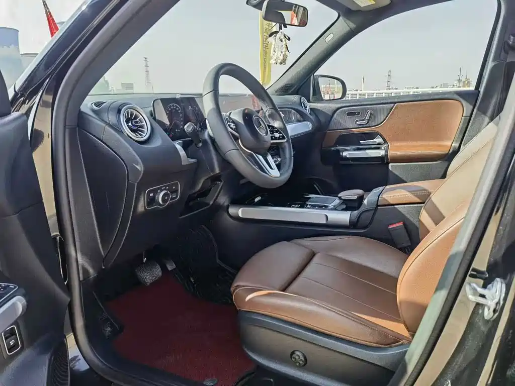 Mercedes-Benz GLB 2023