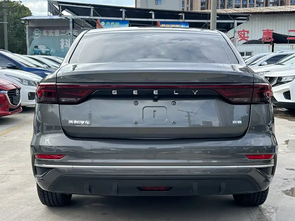 Geely Emgrand 2023
