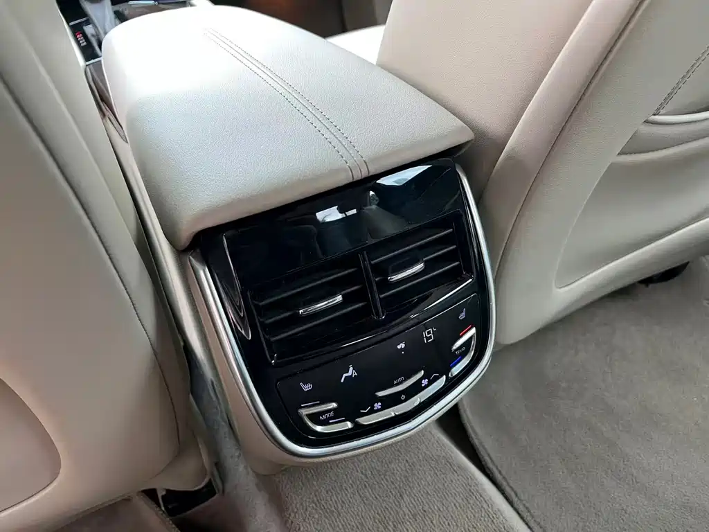 Cadillac XTS 2013 — фото 13