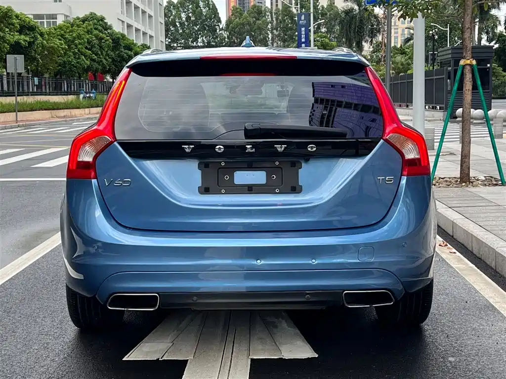 Volvo V60 2015 — фото 25