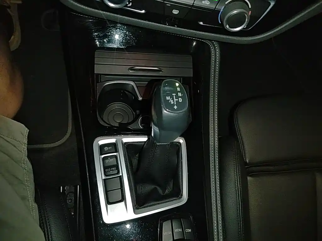 BMW 1 Series 2018 — фото 14