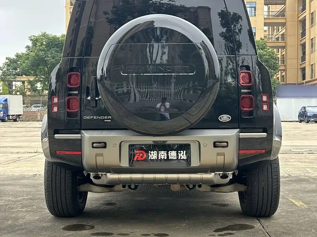 Land Rover Defender 2023