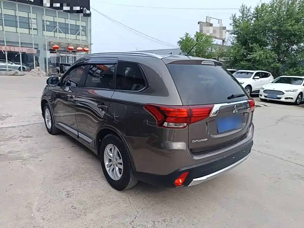 Mitsubishi Outlander 2016