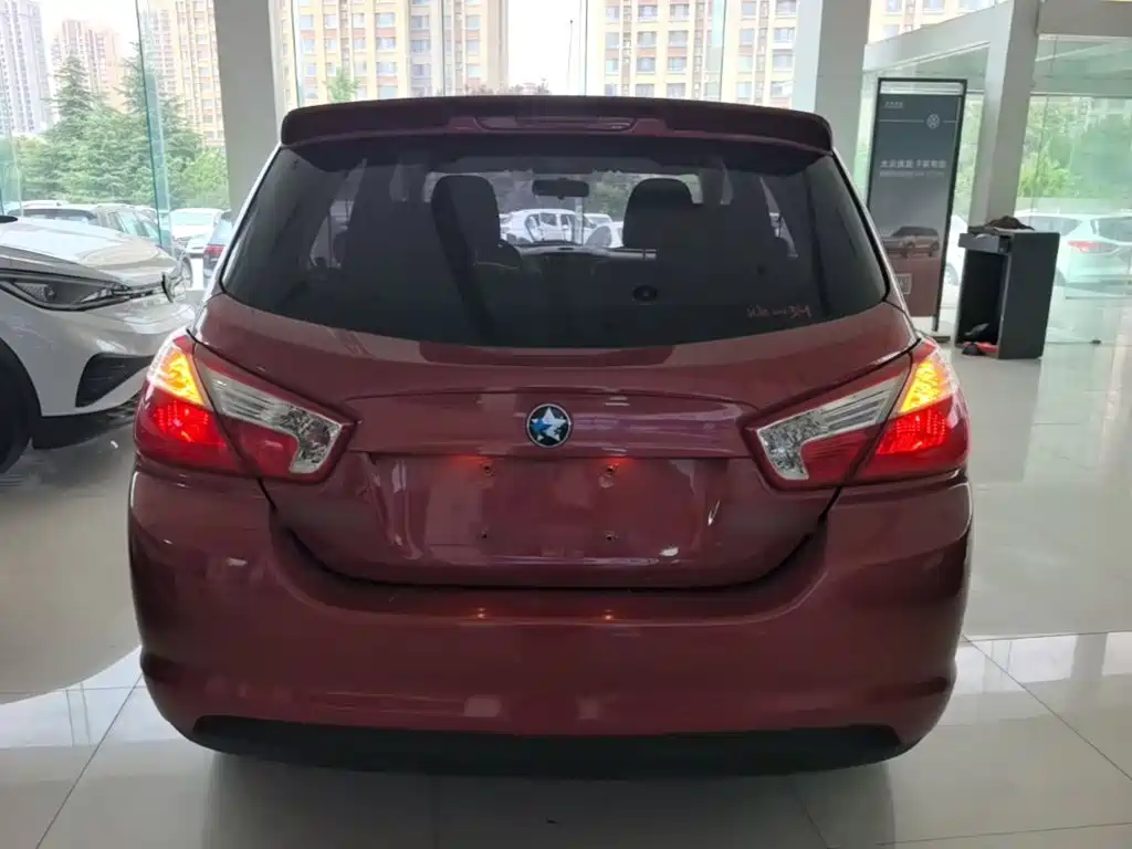 Venucia R50 2016