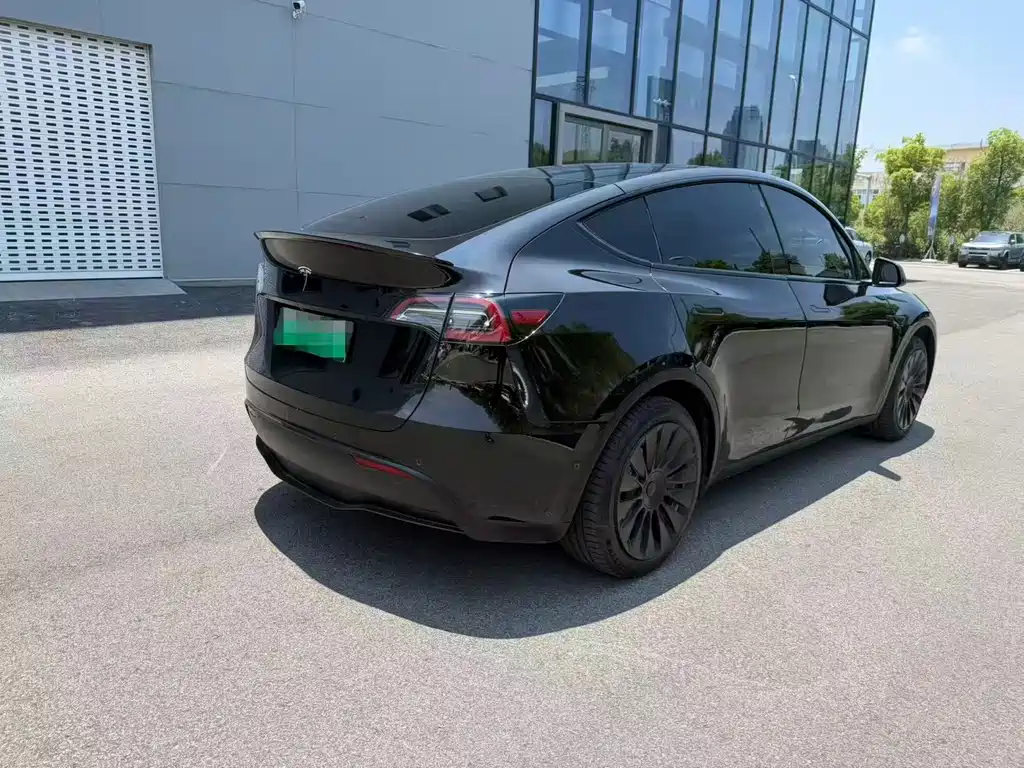 Tesla Model Y 2022 — фото 13