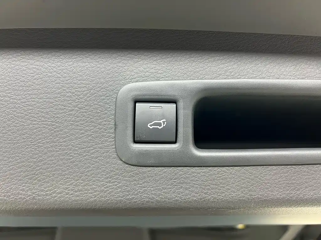 Toyota Granvia — фото 32