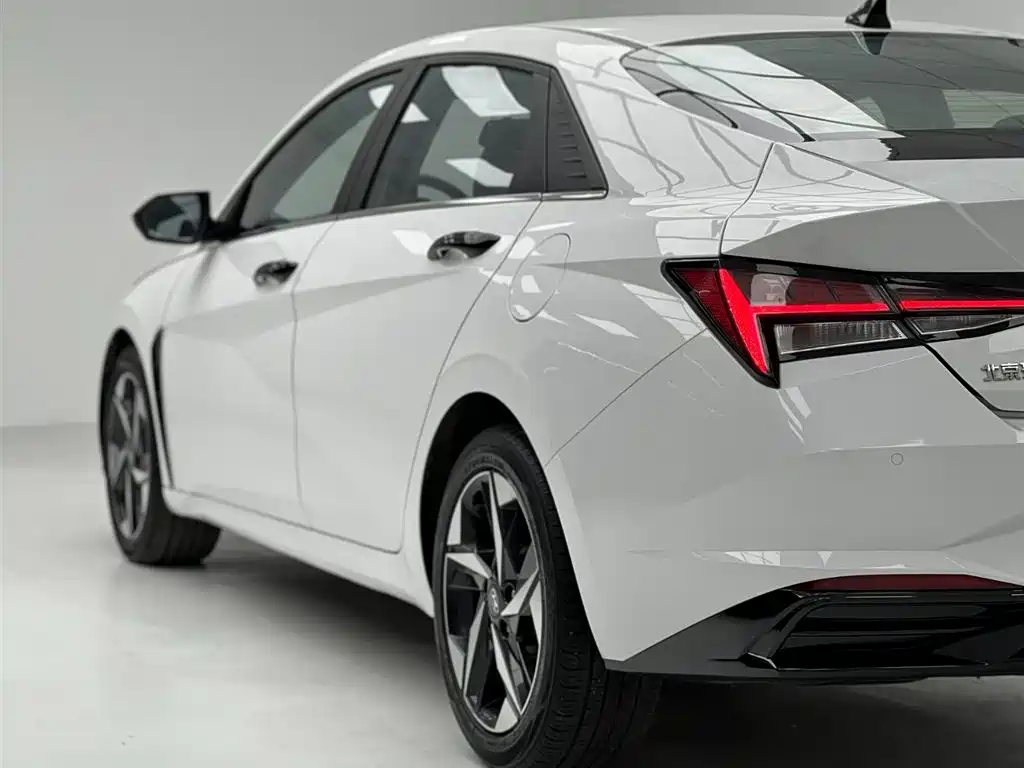 Hyundai Elantra 2022