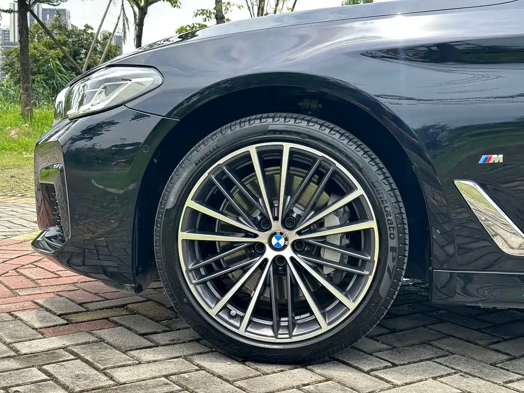 BMW 5 Series 2021 — фото 17