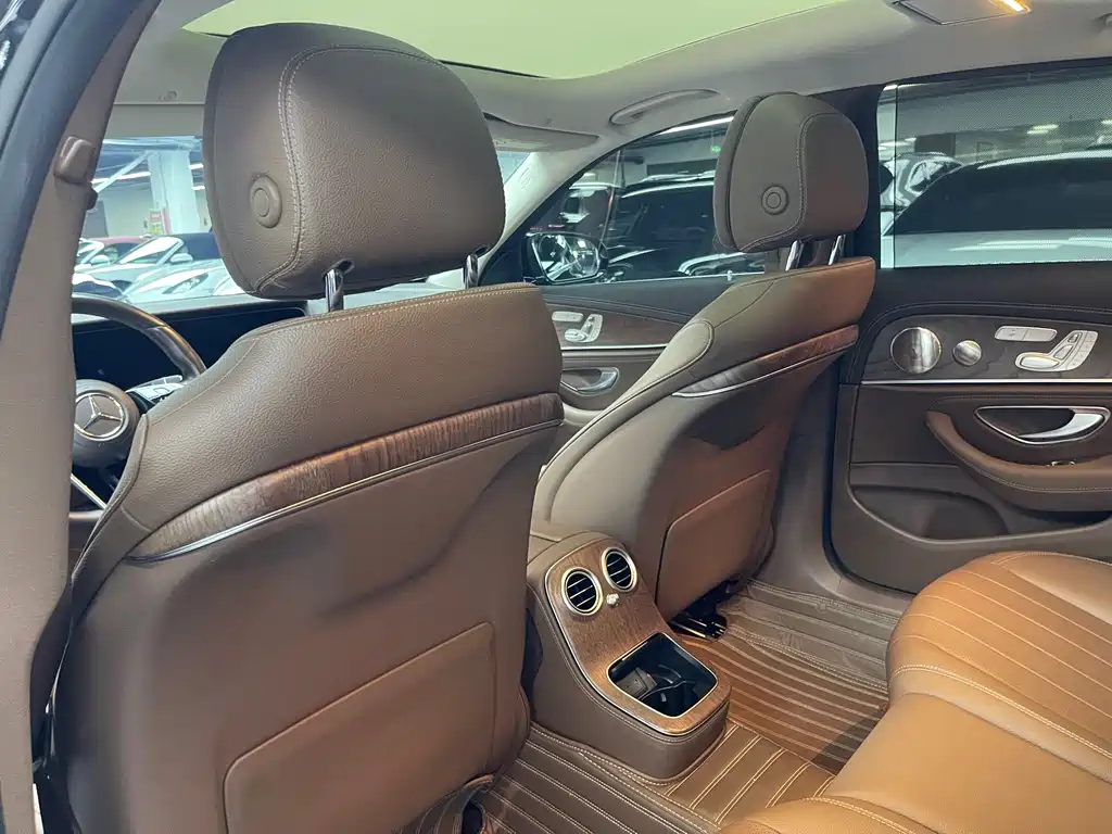Mercedes-Benz E-Class 2023 — фото 8