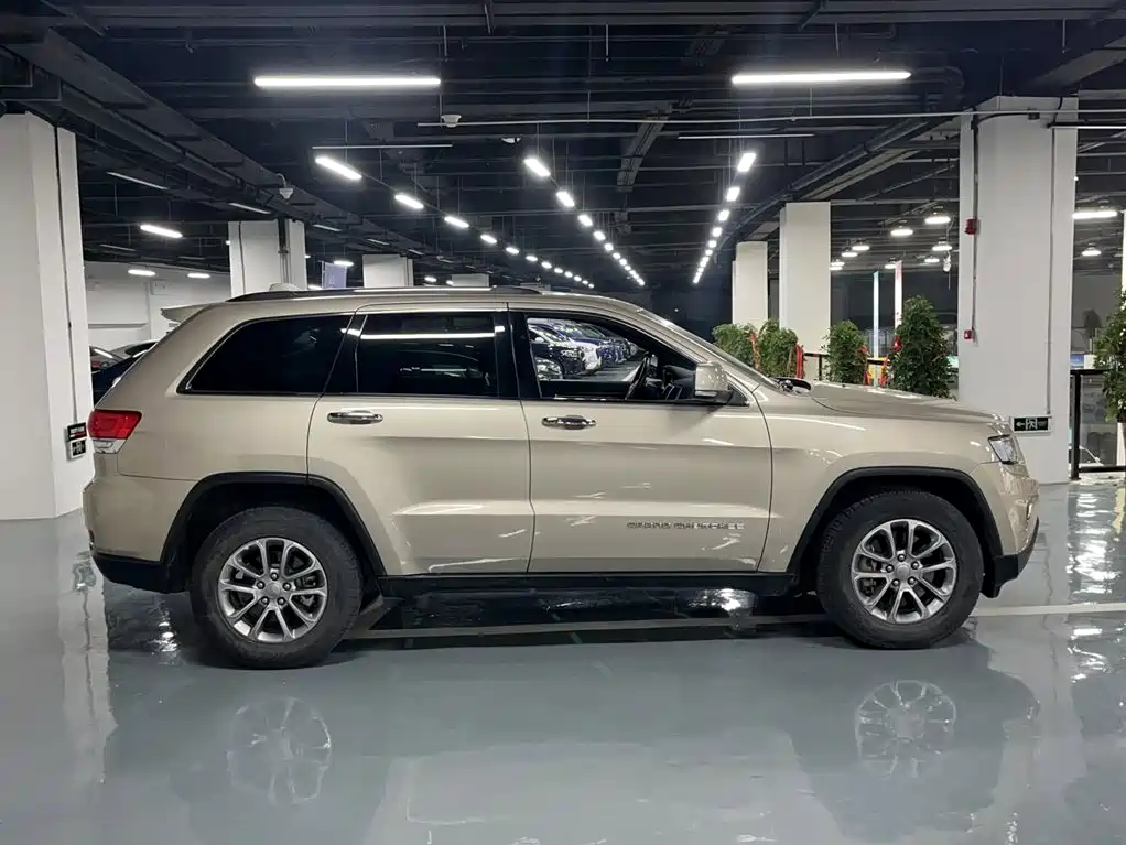Jeep Grand Cherokee 2015 — фото 4