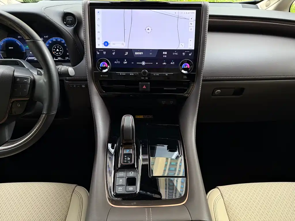 Toyota Alphard 2023 — фото 13