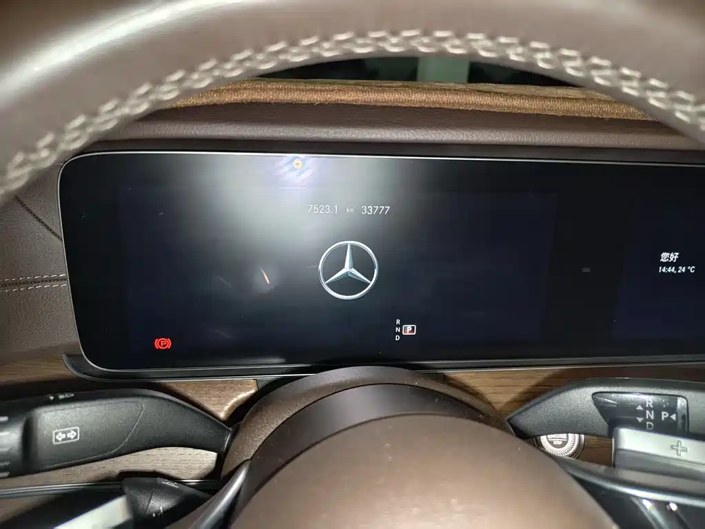 Mercedes-Benz E-Class 2023 — фото 12