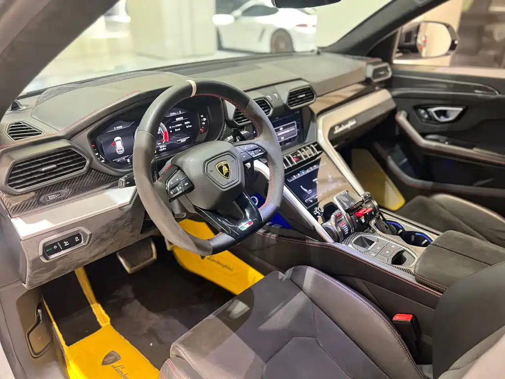 Lamborghini Urus 2019 — фото 14