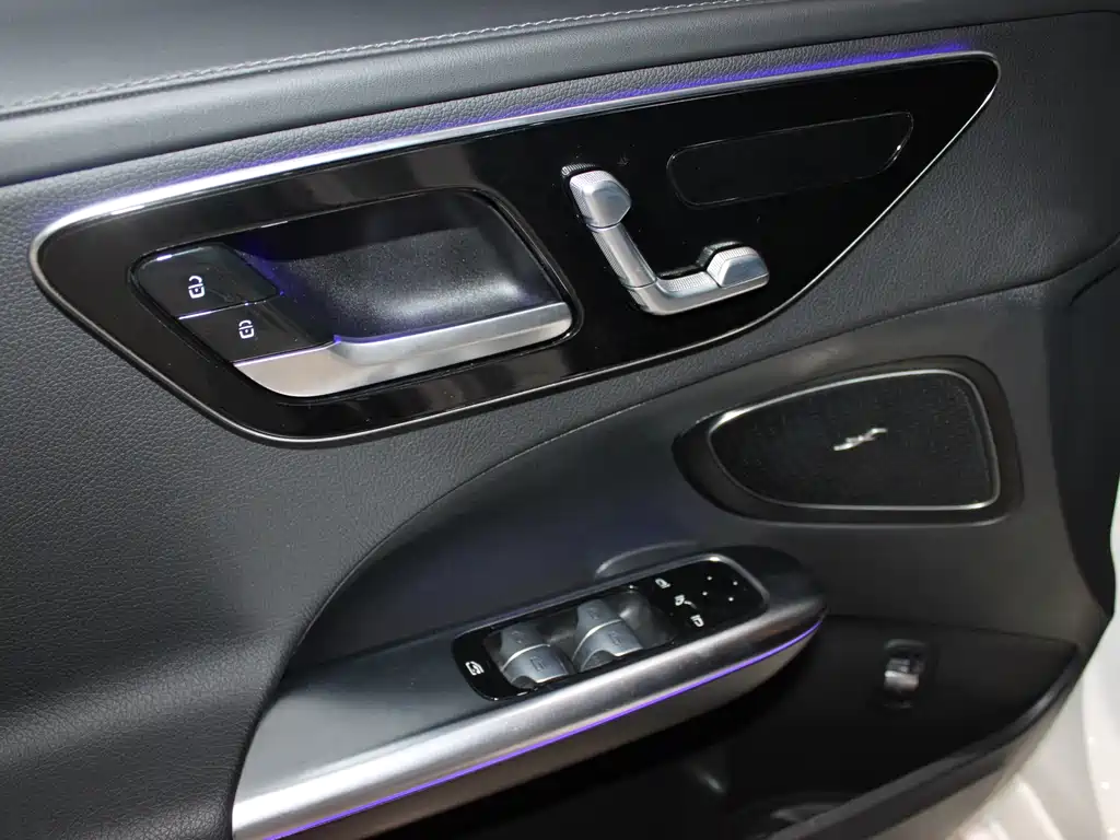 Mercedes-Benz C-Class 2023 — фото 36