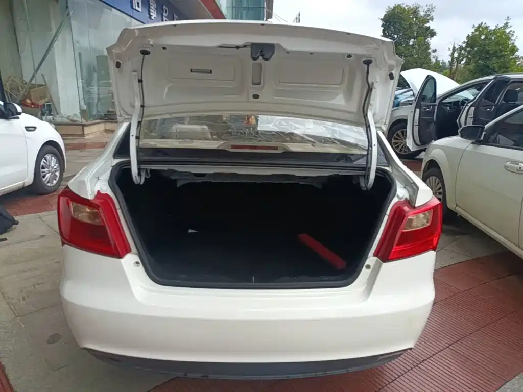 Changan Yuexiang V3 2018 — фото 19