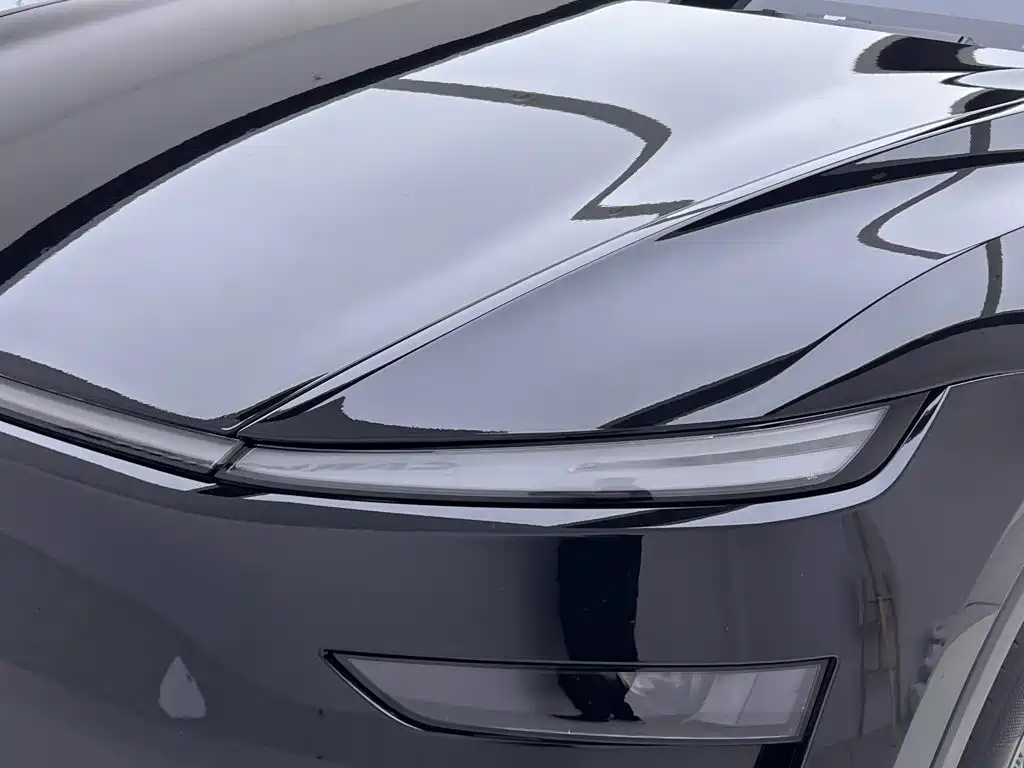 Tesla Model Y 2025 — фото 9