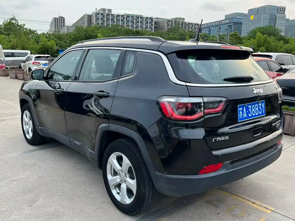 Jeep Compass 2018 — фото 12