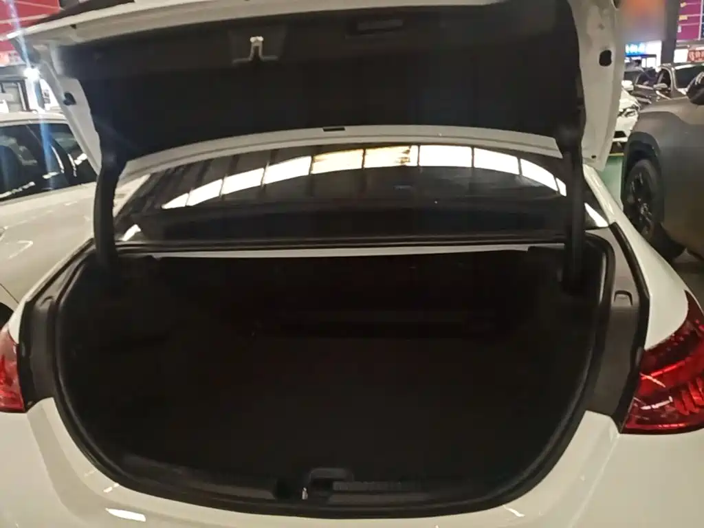 Mercedes-Benz C-Class 2023 — фото 19