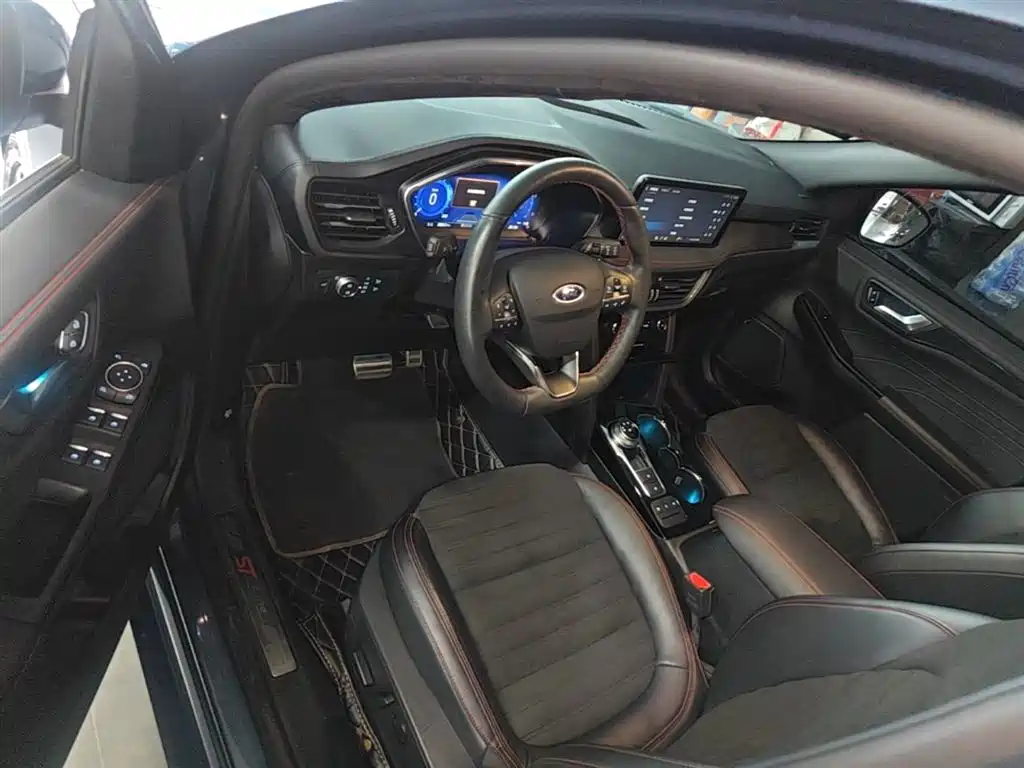 Ford Escape 2020 — фото 16