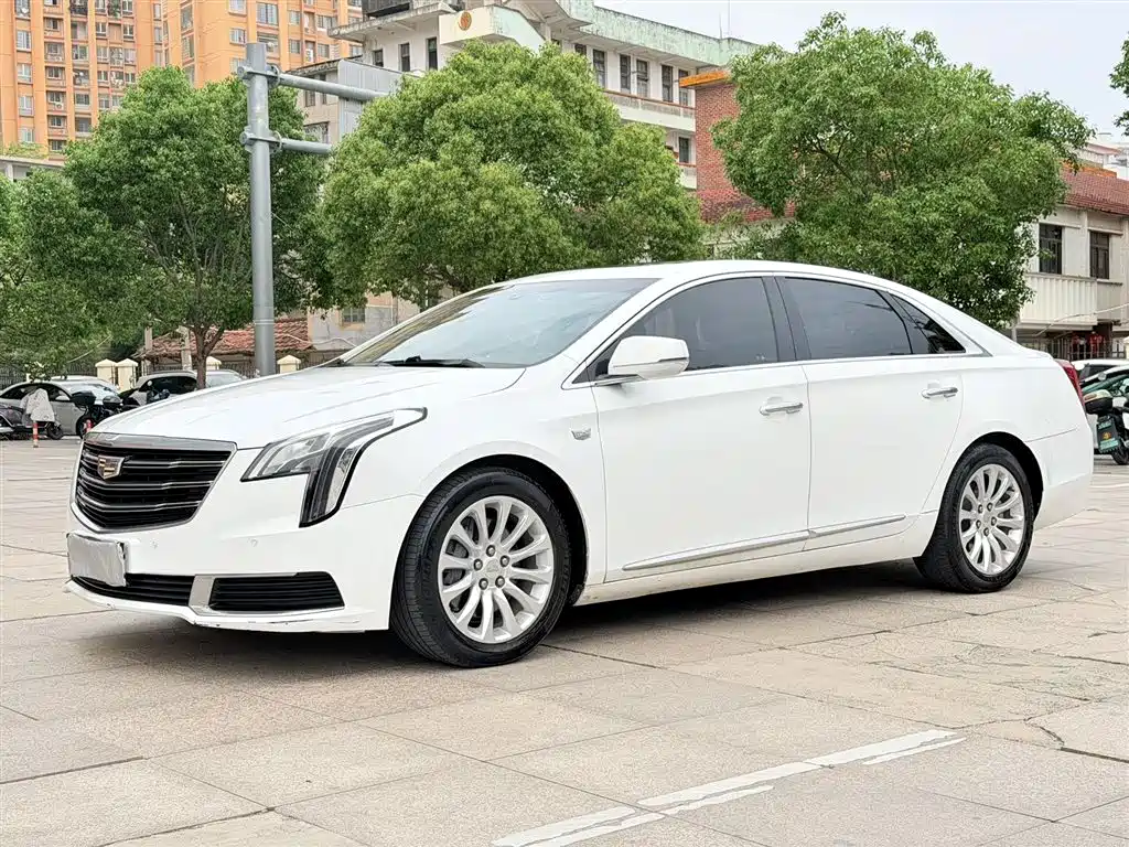 Cadillac XTS 2018 — фото 1