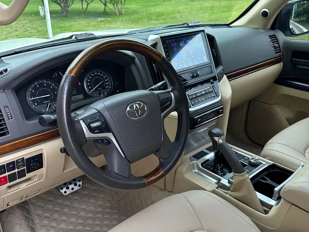 Toyota Land Cruiser 2018 — фото 10