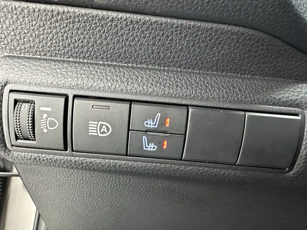 Toyota Corolla 2023 — фото 13